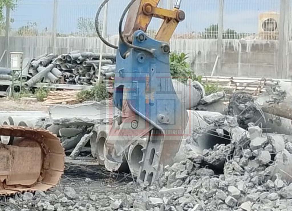 混凝土粉碎钳（挖掘机附件）