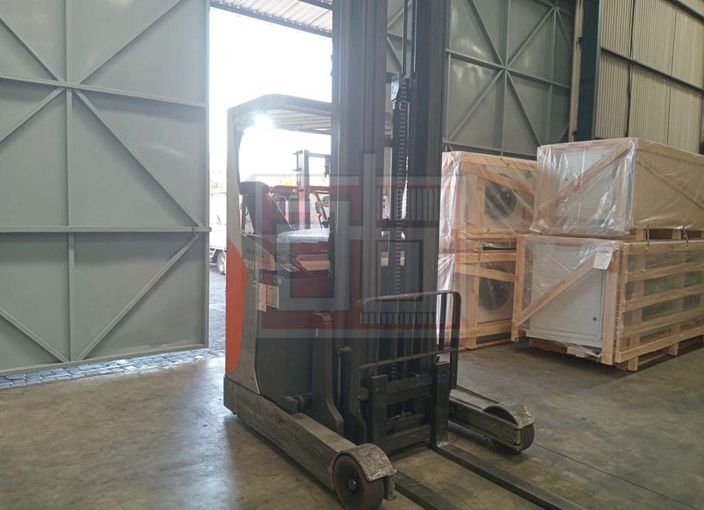 前移式叉车（Reach Truck）